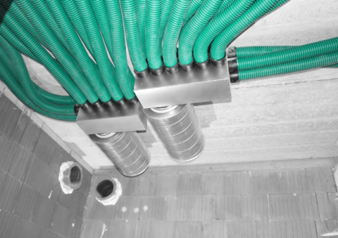 Zdjęcie przedstawiające prawidłowo ułożoną instalację rekuperacji Air Green Pro w nowo wybudowanym budynku